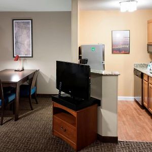One-Bedroom Queen Suite